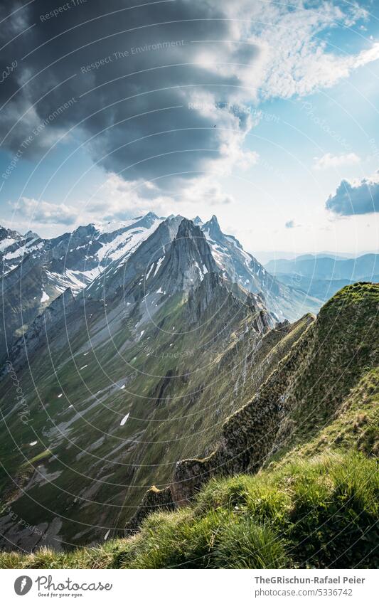 Bergen mit Stimmungsvollem Himmel Felsen Schweiz Appenzellerland Stein wandern touristisch Außenaufnahme Tourismus Berge u. Gebirge Farbfoto schweiz alpstein