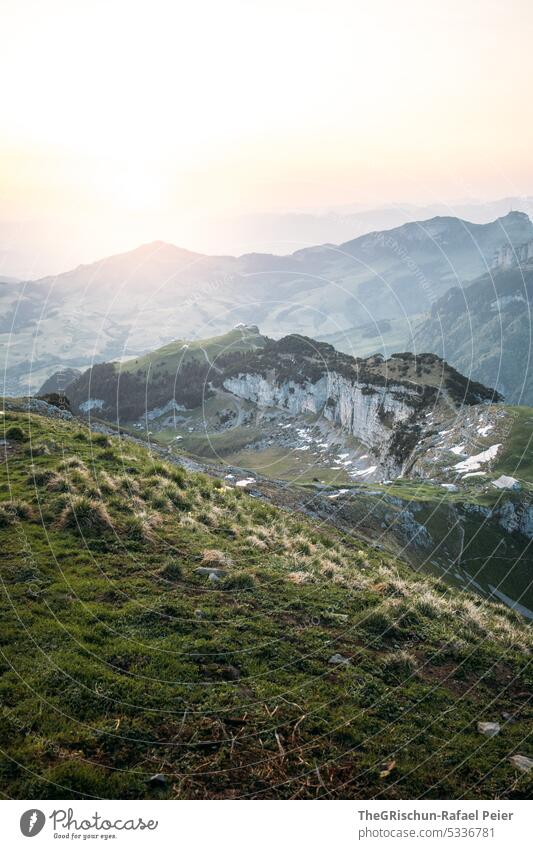 Berge im Sonnenaufgang Felsen Schweiz Appenzellerland Stein wandern touristisch Außenaufnahme Tourismus Berge u. Gebirge Farbfoto schweiz alpstein