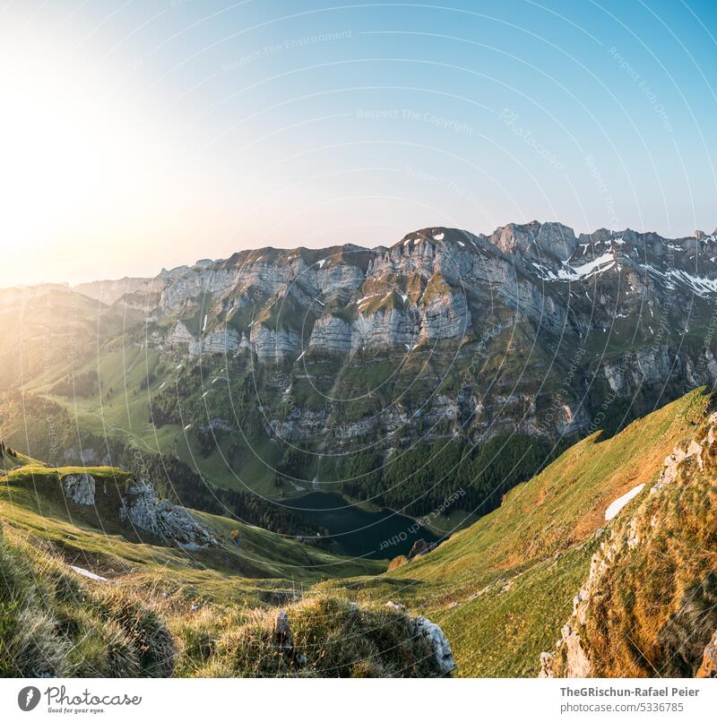 Berge kurz nach Sonnenaufgang mit Ebenalpsee Felsen Schweiz appenzellerland Stein wandern touristisch Außenaufnahme Tourismus Berge u. Gebirge Farbfoto Alpstein