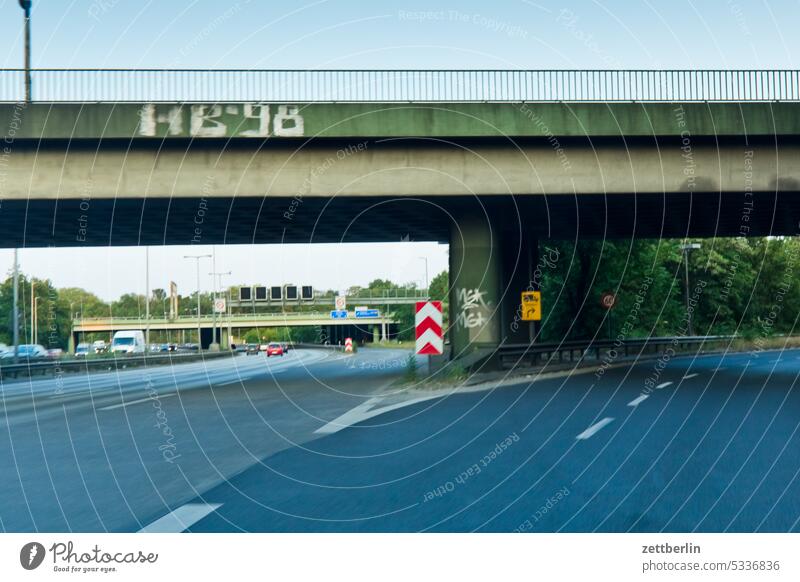 Stadtautobahn Berln, Richtung Grazer Damm Straße Verkehrsstau Städtebau Kurve Individualreise Bogen Berufsverkehr Autobahn überholen Personenverkehr