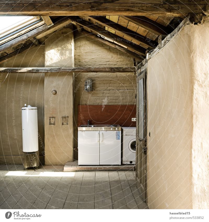 Roof Reichtum sparen Zufriedenheit ruhig Häusliches Leben Haus Hausbau Renovieren einrichten Innenarchitektur Raum Dachboden Hütte Ruine Gebäude Architektur