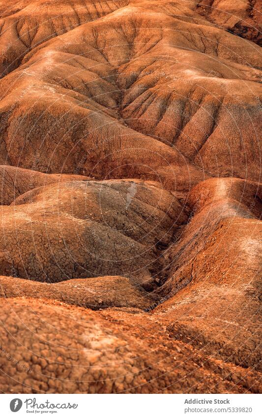 Sandiges Wüstengelände mit Felsen wüst felsig uneben Natur rau Gelände Hintergrund Stein Formation Berge u. Gebirge Geologie trocknen Landschaft Oberfläche