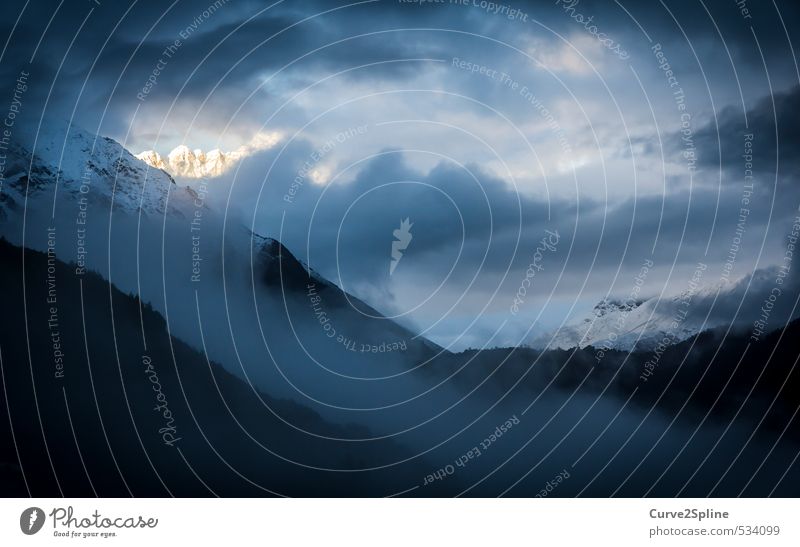 Glühende Gipfel Natur Landschaft Urelemente Himmel Gewitterwolken Sonnenlicht Herbst Wetter schlechtes Wetter Felsen Berge u. Gebirge Schneebedeckte Gipfel