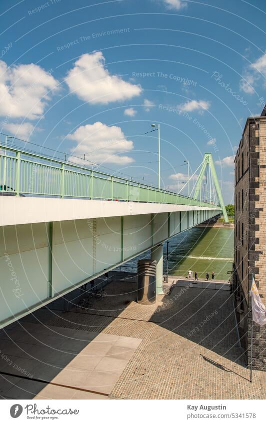 Severinsbrücke am Rheinauhafen Kölner Severinsbrücke Rheinbrücke Köln am Rheinauhafen Brücken Fotografie Landschaft Fotografie Gebäude Fotografie