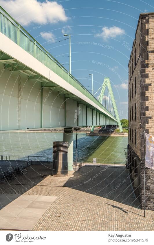 Severinsbrücke am Rheinauhafen Köln Kölner Severinsbrücke Rheinbrücke Köln am Rheinauhafen Brücken Fotografie Landschaft Fotografie Gebäude Fotografie