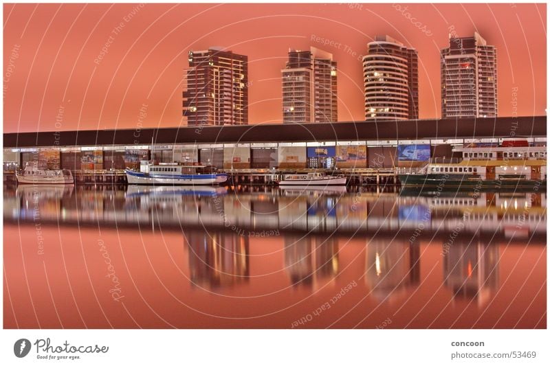 Melbourne Docklands Wasserfahrzeug Nacht Australien spieglung Hafen commonwealth games symetrie