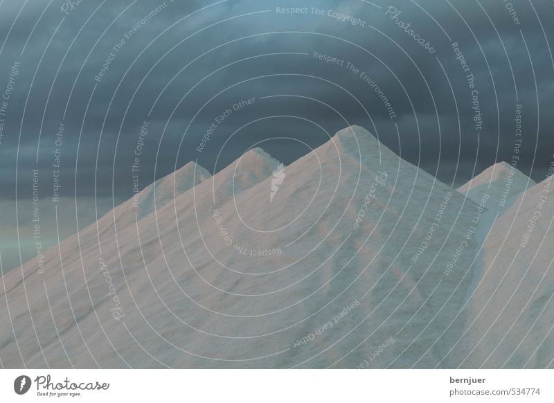 Salz Sand Stimmung Surrealismus Speisesalz Meersalz Berge u. Gebirge Haufen Himmel dunkel Wolken Gewitterwolken Streusalz Menschenleer blau Farbfoto