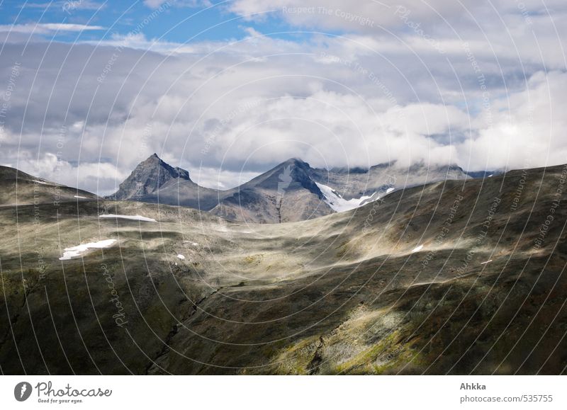 Fjellbemalung Ausflug Abenteuer Ferne Berge u. Gebirge wandern Natur Landschaft Wolken Gewitterwolken Gipfel Fjäll glänzend leuchten kalt grau Stimmung