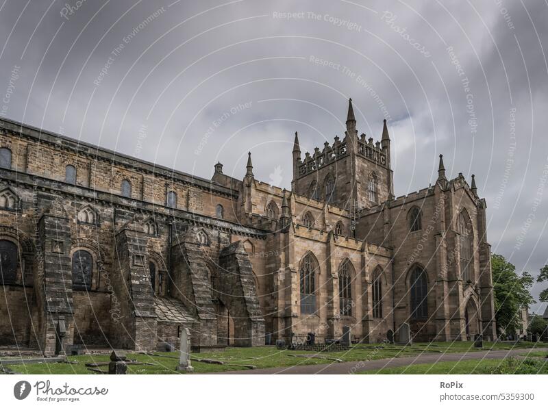 Dunfermline Abbey Schottland scotland Kloster Kirche Klosterkirche Ruine Gebäude Architektur Glaube sakral Sakralbau church Friedhof Gotteshaus Stein Sandstein