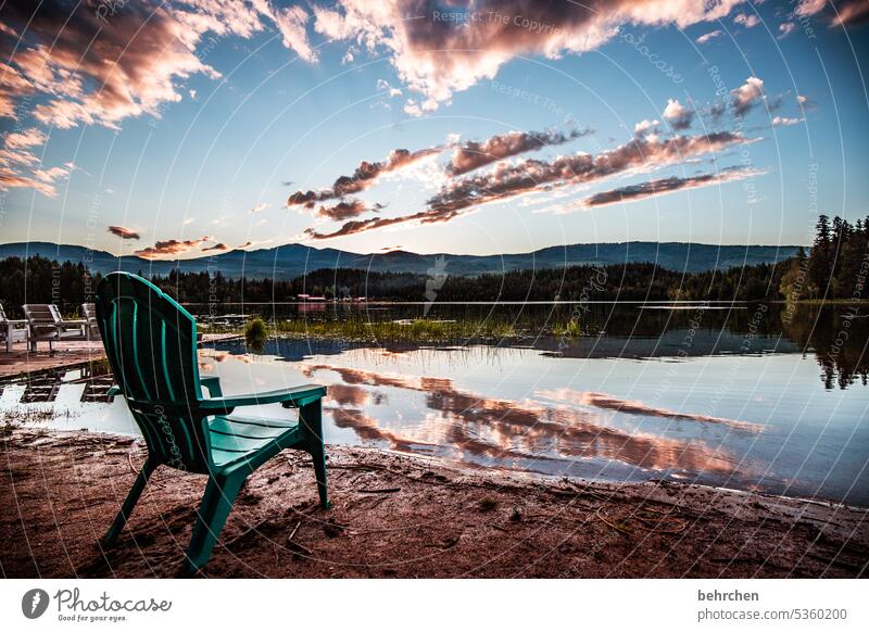 ein platz an der sonne Einsam friedlich stille Einsamkeit Himmel Reflexion & Spiegelung weite Ferne Bergsee Fernweh besonders Ferien & Urlaub & Reisen Tourismus