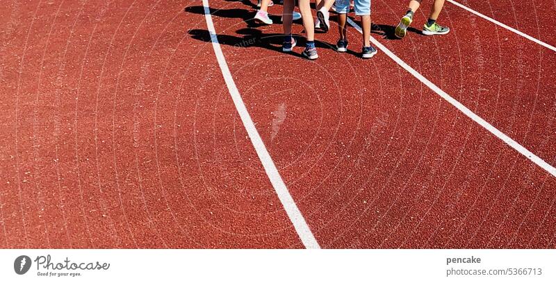 bundesjugendspiele fand ich… | voll dämlich Sport Training Schulsport laufen Wettkampf Schule Stadion rot Leichtathletik Konkurrenz Läufer Bahn Athlet Sprinter