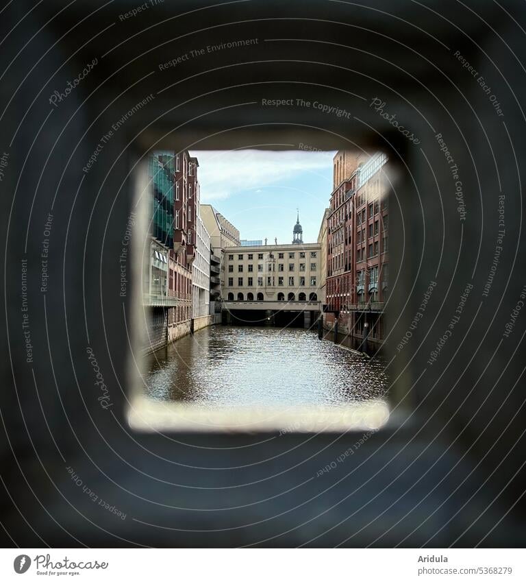 Blick durch die Bleichenbrücke Richtung Michel Stadthausbrücke Alsterkanal Hamburg St. Michaelis Kirche Sehenswürdigkeit Ferien & Urlaub & Reisen Wasser