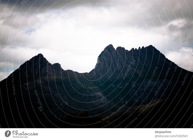 Ganz Großes Kino im Cradle Mountain Nationalpark von Tasmanien Berge Berge u. Gebirge Himmel Landschaft Außenaufnahme Wolken Natur Gipfel Tag Wetter Umwelt