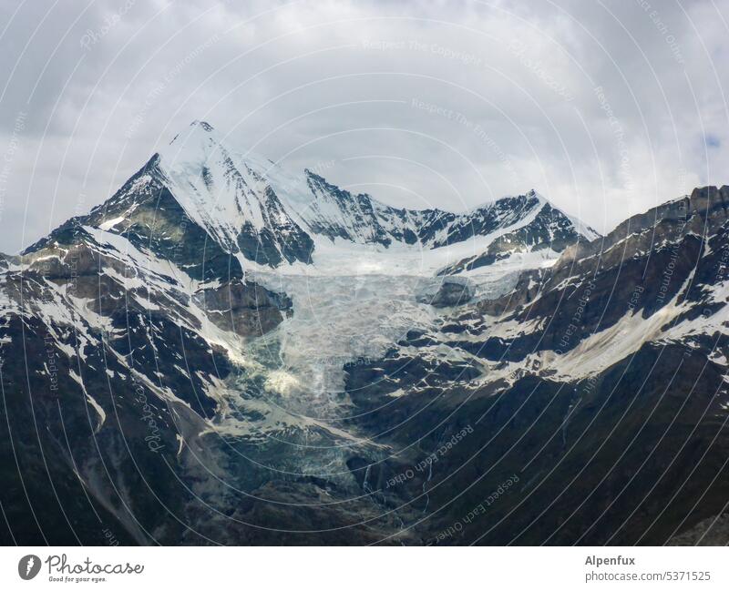 grau in grau | Weisshorn Berge u. Gebirge Weißhorn Schnee Gletscher Alpen Schweiz Wolken Gipfel blau Eis Himmel Winter Landschaft Bergsteigen kalt Felsen 4000er