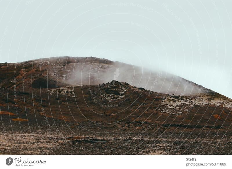 Geothermalgebiet bei dem Vulkansystem Krafla auf Island isländisch Lavahügel Lavalandschaft Lavafeld vulkanisch geothermal Vulkangebiet Vulkane geologisch uralt