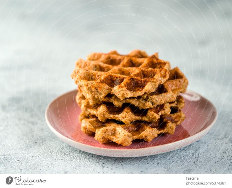 Gesunde glutenfreie Haferwaffeln. Leerzeichen kopieren Textfreiraum Belgische Waffel Gesundheit Waffeln Haferflocken appetitlich leicht gebacken Bäckerei