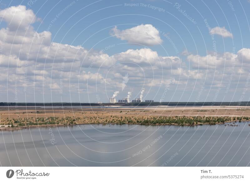 Tagebaulandschaft tagebau Lausitz Wasser Sommer Himmel Landschaft Ostsee Braunkohle Klimawandel Menschenleer Außenaufnahme Braunkohlentagebau Farbfoto