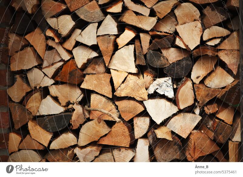 Holz vor der Hütte Feuerholz Kamin Winter Winterstimmung Wärme Wärmegewinnung Holzscheite Holzstapel gemütlich Vorfreude Weihnachten Vorrat Lagerfeuer