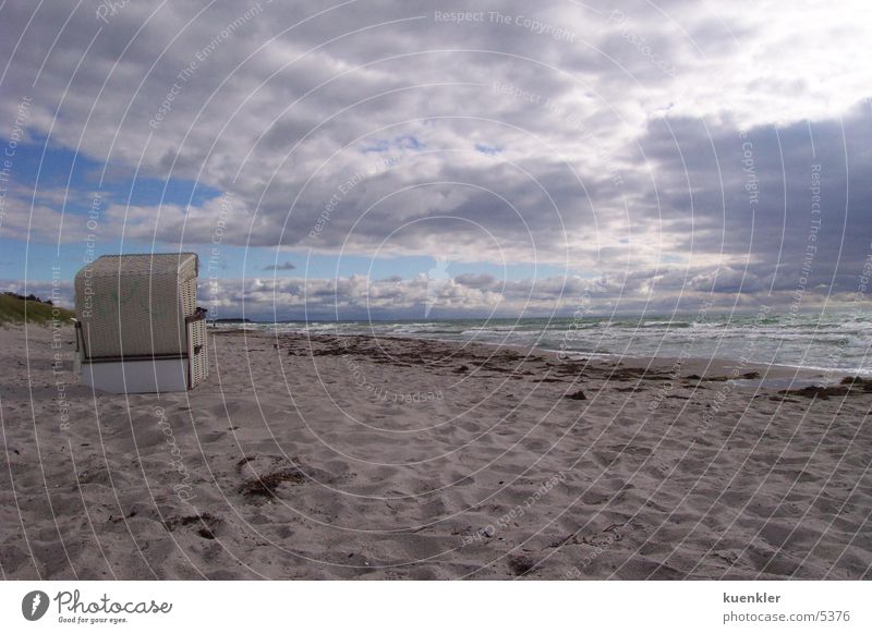 Strand Strandkorb Meer nass Licht Wasser Sand Sonne