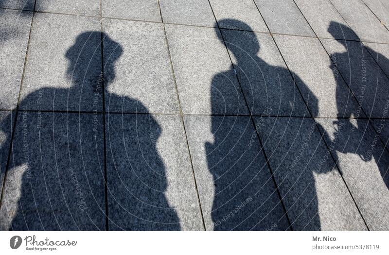 UT Bock auf Bochum | drei von sechs , reloaded Licht & Schatten Gehweg grau Pflastersteine Bürgersteig Asphalt Wege & Pfade Straße Fußweg Schattenwurf selfie