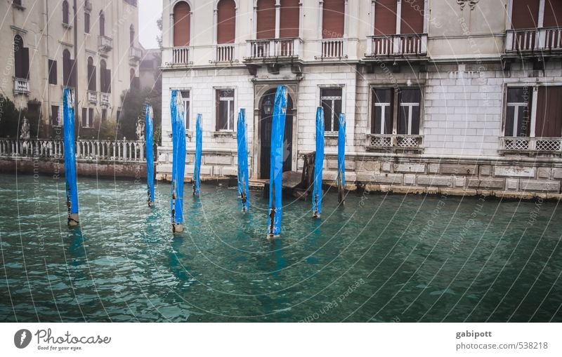 Wasserstand: kritisch Venedig Stadt Altstadt Haus Bauwerk Gebäude Architektur Fassade Balkon Sehenswürdigkeit Verkehr Verkehrswege Bootsfahrt Kanal Wasserstraße