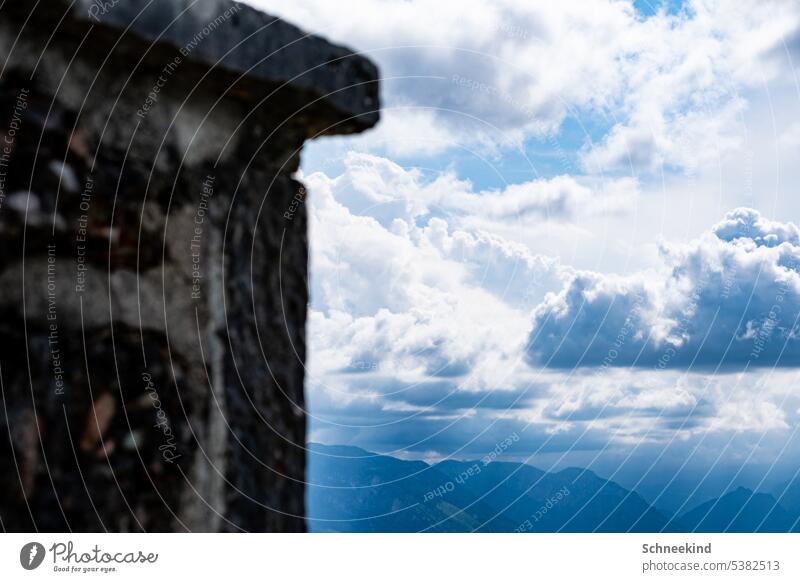 Heiter bis Wolkig Berge u. Gebirge Hütte Berghütte Steinmauer Wolkenloser Himmel Wolkenhimmel Sonne Licht Blauer Himmel blauer Himmel mit Wolken Unwetter