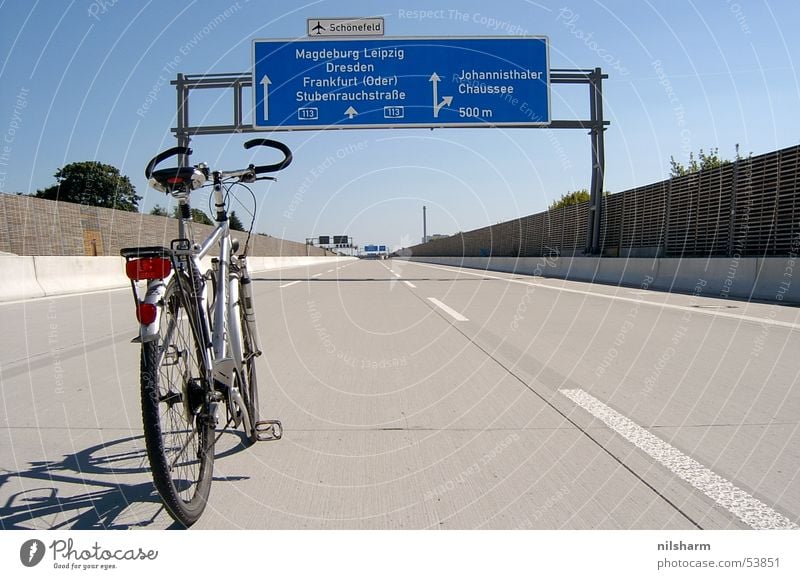 A113   (2) Autobahn Fahrrad Fahrbahn Fahrbahnmarkierung Verkehr Berlin Schilder & Markierungen