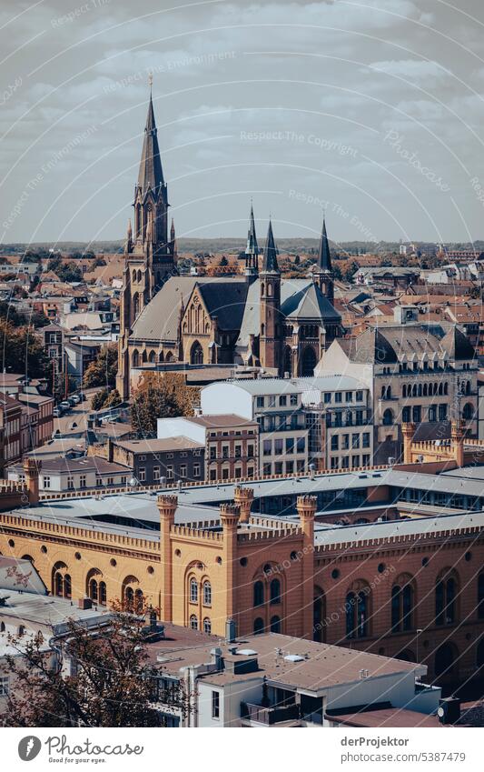 Blick auf das Innenministerium und die Paulskirche in Schwerin Schweriner See Schweriner Schloß historisch Schweriner Schloss Landeshauptstadt Deutschland