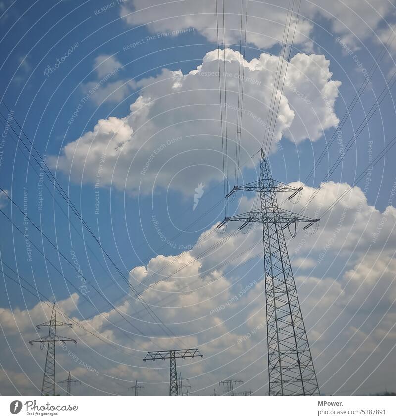 Strommmast Strommast Elektrizität Leitung Energiewirtschaft Himmel Kabel Technik & Technologie Hochspannungsleitung Stromtransport Stromtrasse Überlandleitung