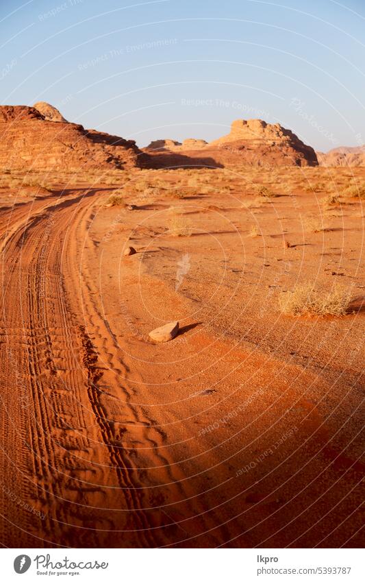 im Wüstensand und im Gebirge Abenteuerziel Rum Wadi Jordanien wüst Landschaft Natur Sand Tal Himmel Berge u. Gebirge rot Osten Felsen Mitte Tourismus trocknen