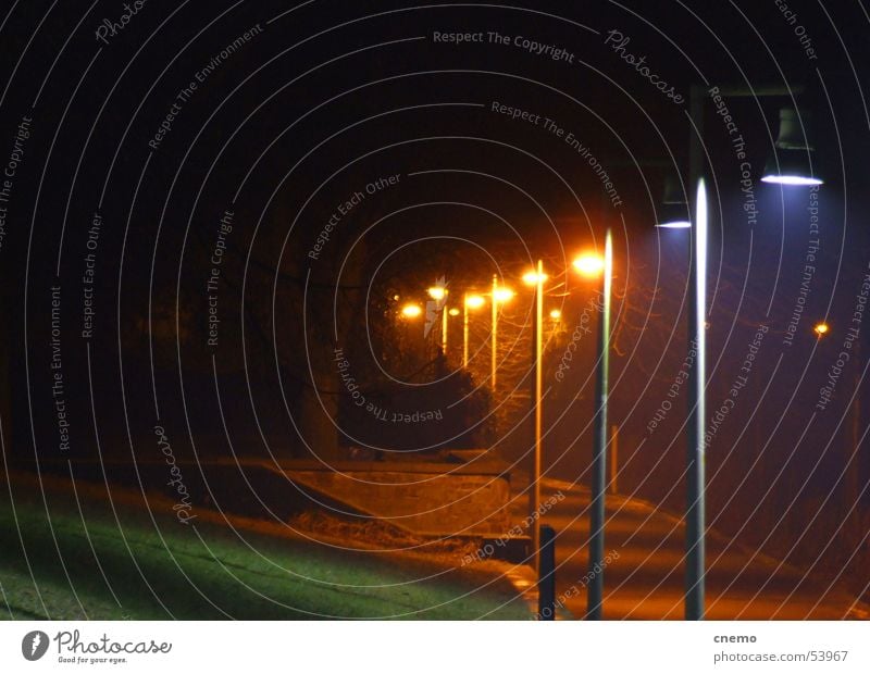 Nachtfarben grün gelb schwarz Laterne Licht Wiese Lampe dunkel Einsamkeit ruhig Rhein Fahrradweg Flussufer Bonn Menschenleer Farbe blau orange Beleuchtung