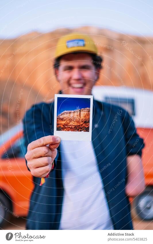 Unscharfes Bild eines fröhlichen Mannes mit Bild heiter Berge u. Gebirge Schlucht Foto sofort Landschaft Amputierte Gedächtnis Moment rojo teruel Spanien Natur