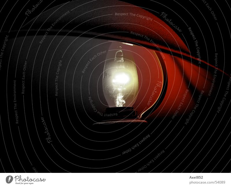 Tischlampe Elektrisches Gerät Lampe Elektrizität Licht strahlend rot grau schwarz weiß dunkel Möbel Innenaufnahme Kabel Elektronik Energiewirtschaft hell