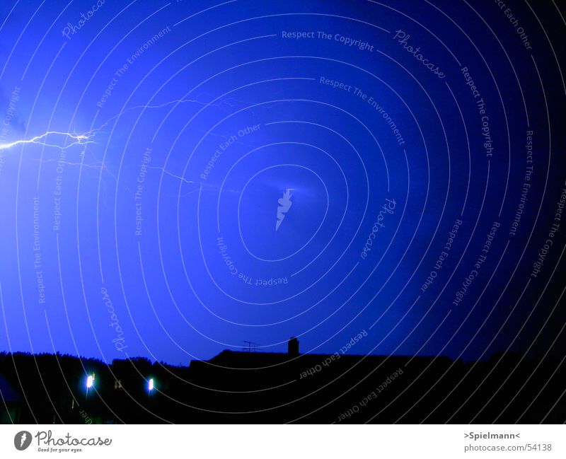 Spannung gefährlich Nacht nass Donnern Wolken dunkel Elektrizität Regen Wind außenaufnahme bei nacht mit einer belichtungszeit von 8sec. mit selbstauslöser