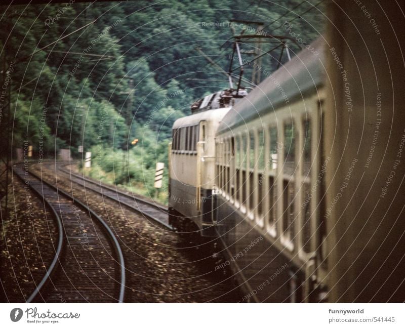 Fährt ein Zug... Ferien & Urlaub & Reisen Tourismus Ausflug Abenteuer Ferne Freiheit Technik & Technologie Erneuerbare Energie Verkehr Verkehrsmittel