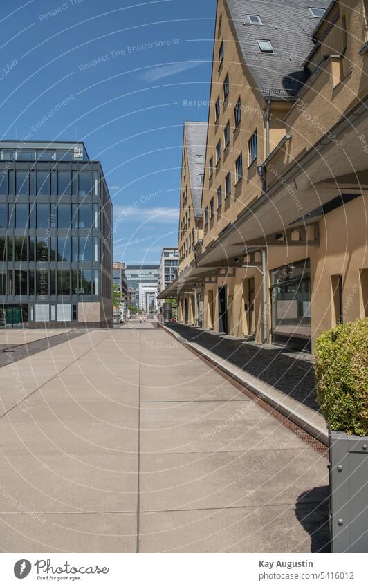 Kölner Rheinauhafen Kranhäuser Rheinlage Architektur Bauwerk Technik Bauwesen Severinsviertel Häuser Hafenbecken Wohnblock Fußgängerzone Gassen Weg Em Veedel