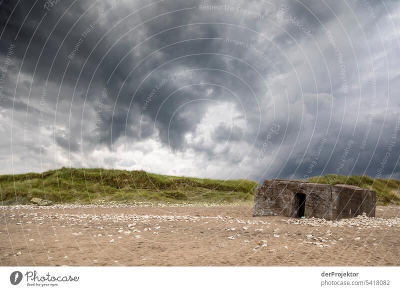 Bunkeranlage am Strand von Vigsø Spaziergang Idylle Turm Sommertag Urlaubsfoto sommerlich Natur Urlaubsort cold hawaii Nordseeküste erholen & entspannen"