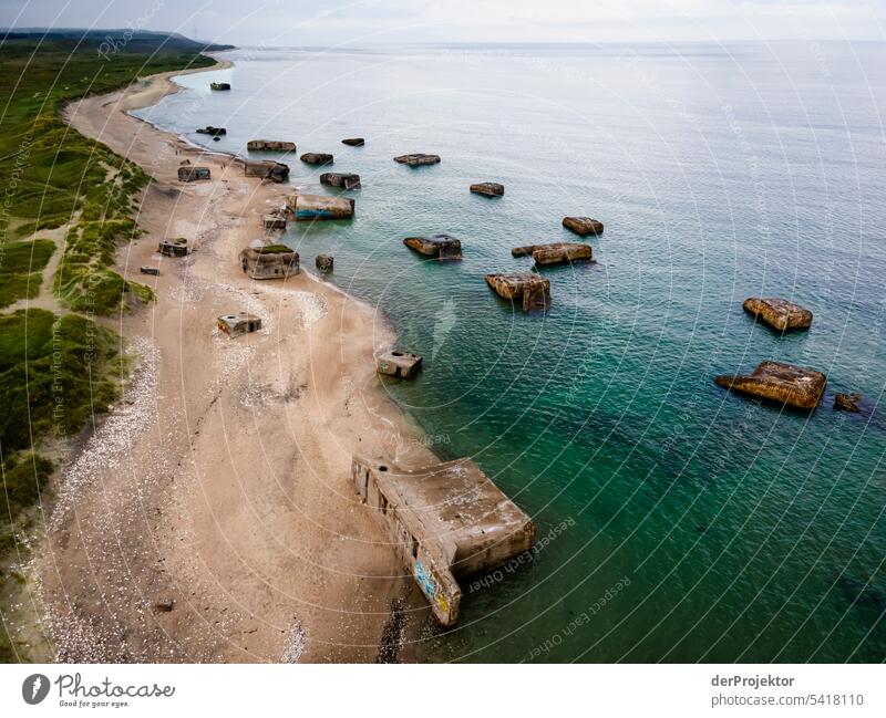 Ehemalige Bunkeranlagen am Strand II Sand Farbfoto Erholung Strandleben Ferien & Urlaub & Reisen baden Erholungsgebiet Urlaubsstimmung Meer Strandspaziergang