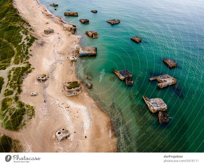 Ehemalige Bunkeranlagen am Strand Sand Farbfoto Erholung Strandleben Ferien & Urlaub & Reisen baden Erholungsgebiet Urlaubsstimmung Meer Strandspaziergang