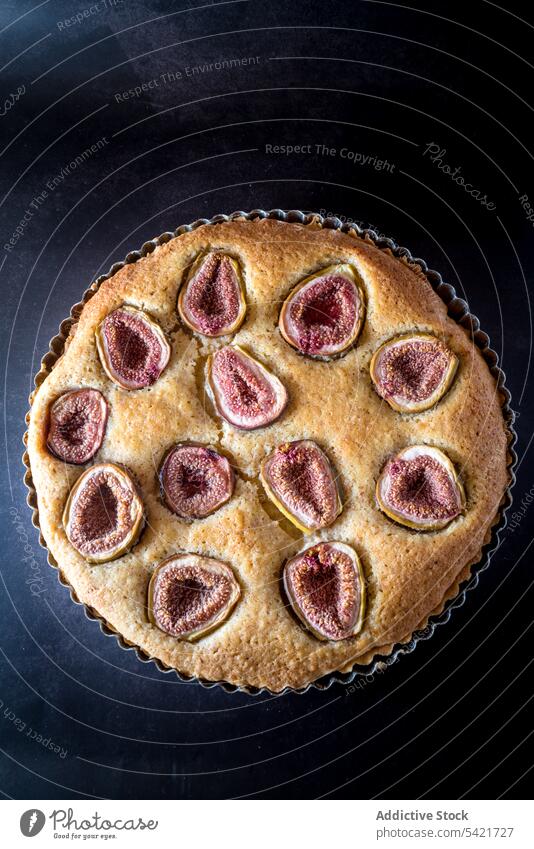 Leckerer Feigenkuchen auf dem Holztisch Pasteten Kuchen Backform dienen Tisch süß Dessert gebacken Bäckerei Lebensmittel geschmackvoll Gebäck lecker Küche