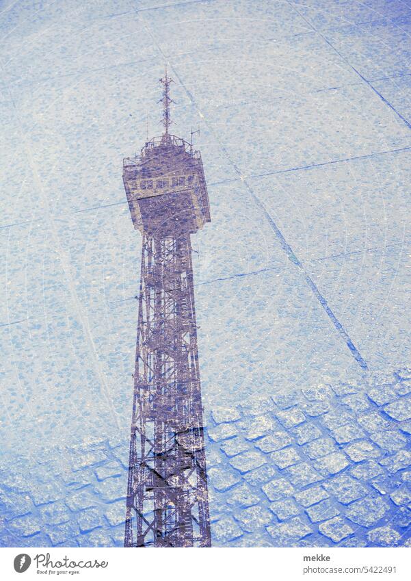 Funkturm mit Bodenkontakt Messe Berlin Charlottenburg Wahrzeichen Denkmal Architektur Himmel Sehenswürdigkeit Turm hoch Stadt Hauptstadt Bauwerk Messegelände