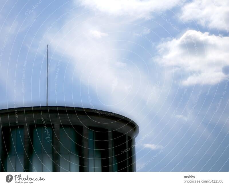 Selbst Gebäude zerschmelzen in der Sommerhitze Haus Architektur verschwommen rund Antenne Himmel Fassade Fenster Bauwerk Hitze Stadt modern monumental