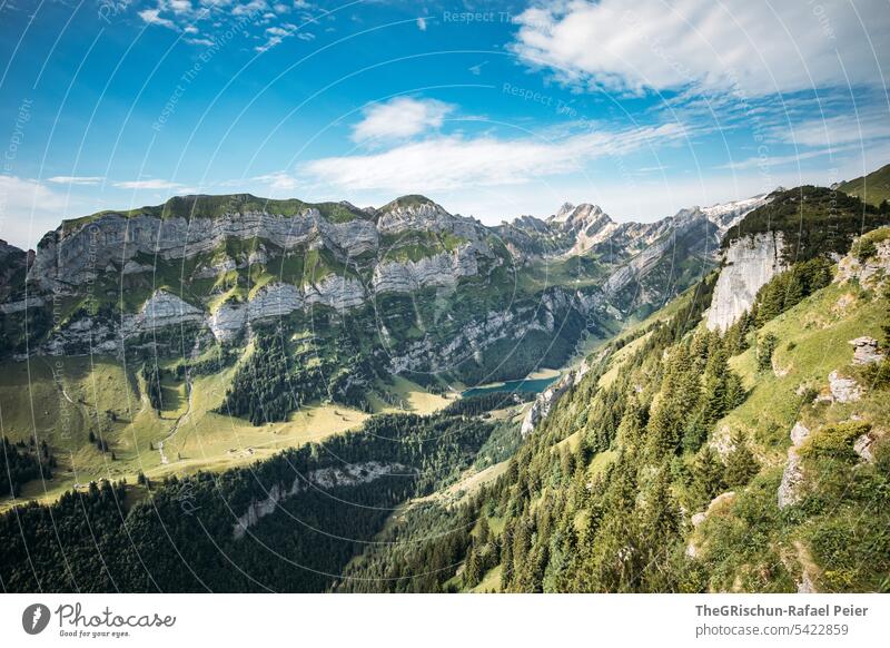 Berg mit Wald und Wolkenhimmel Aussicht Panorama (Aussicht) Berge u. Gebirge Himmel Alpstein wanderland Appenzellerland Steine Felsen laufen wandern Schweiz