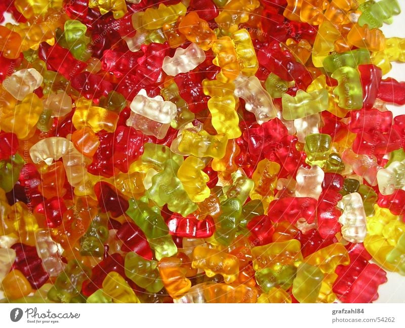 Gummibärenbande Gummibärchen Weingummi Mischung Regenbogen fruchtig rot gelb grün durcheinander chaotisch süß saftig frisch Ernährung Zahnschmerzen Farbe lustig