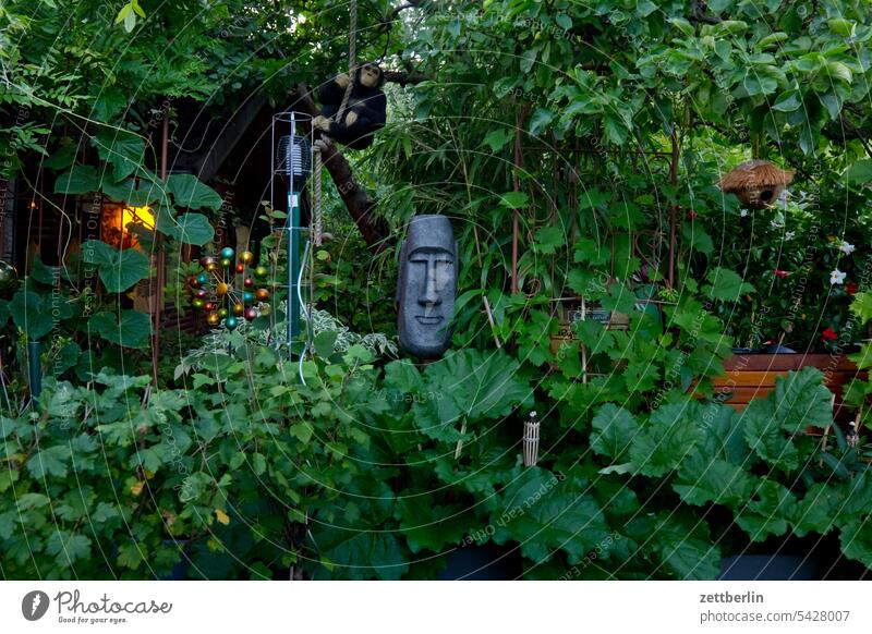 Dekoration im Garten ast baum blühen blüte dämmerung erholung ferien garten hecke kleingarten kleingartenkolonie knospe menschenleer nachbarschaft natur pflanze