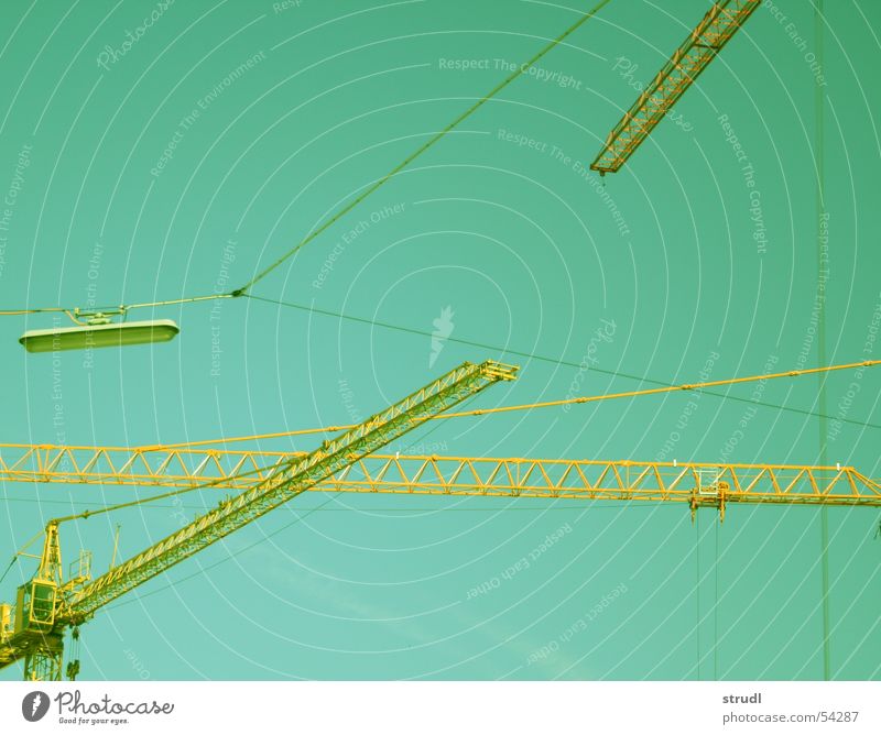 verworren. Kran Baustelle München durcheinander Himmel babatunde eos