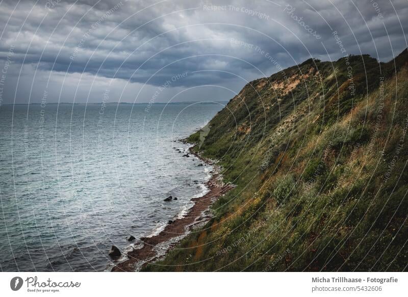 Steilküste auf der Insel Langeland / Dänemark Ristinge Klint Küste Ostsee Meer Landschaft Natur Wasser Strand Ostseeküste Himmel Wolken Felsen Reiseziel