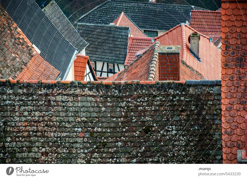 Dachverband Haus Nachbar NAchbarschaft Wohnraum historisch alt Altstadt Immobilienmarkt bevölkerungsdichte eng