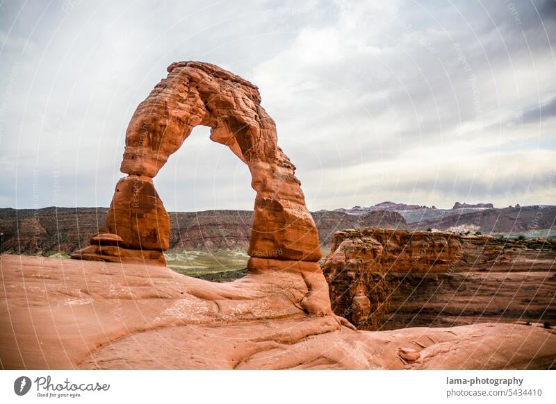 Delicate Arch USA Urlaub Nationalpark Arches National Park Utah Wahrzeichen Sehenswürdigkeit Felsen Felsbrücke Erosion Steinbogen Tourismus Sightseeing Natur