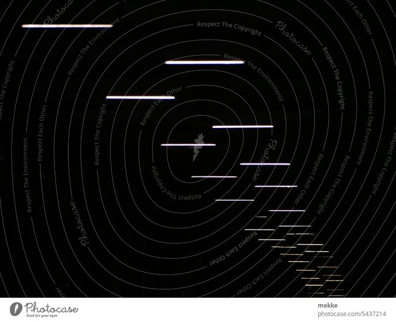 Parallelwelt | Im Dunkeln immer dem Licht folgen Dunkelheit Tunnel dunkel Nacht leuchten Beleuchtung Lampe Straßenbeleuchtung Kunstlicht Laterne Stadt